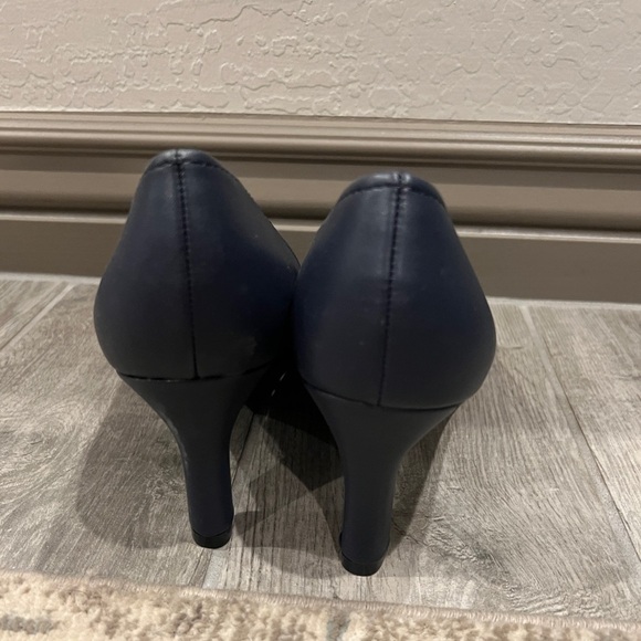 Life Stride Memory Foam velocity flex navy pumps size 10 - Picture 9 of 9